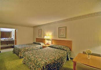 Courtesy Inn Monmouth Bagian luar foto